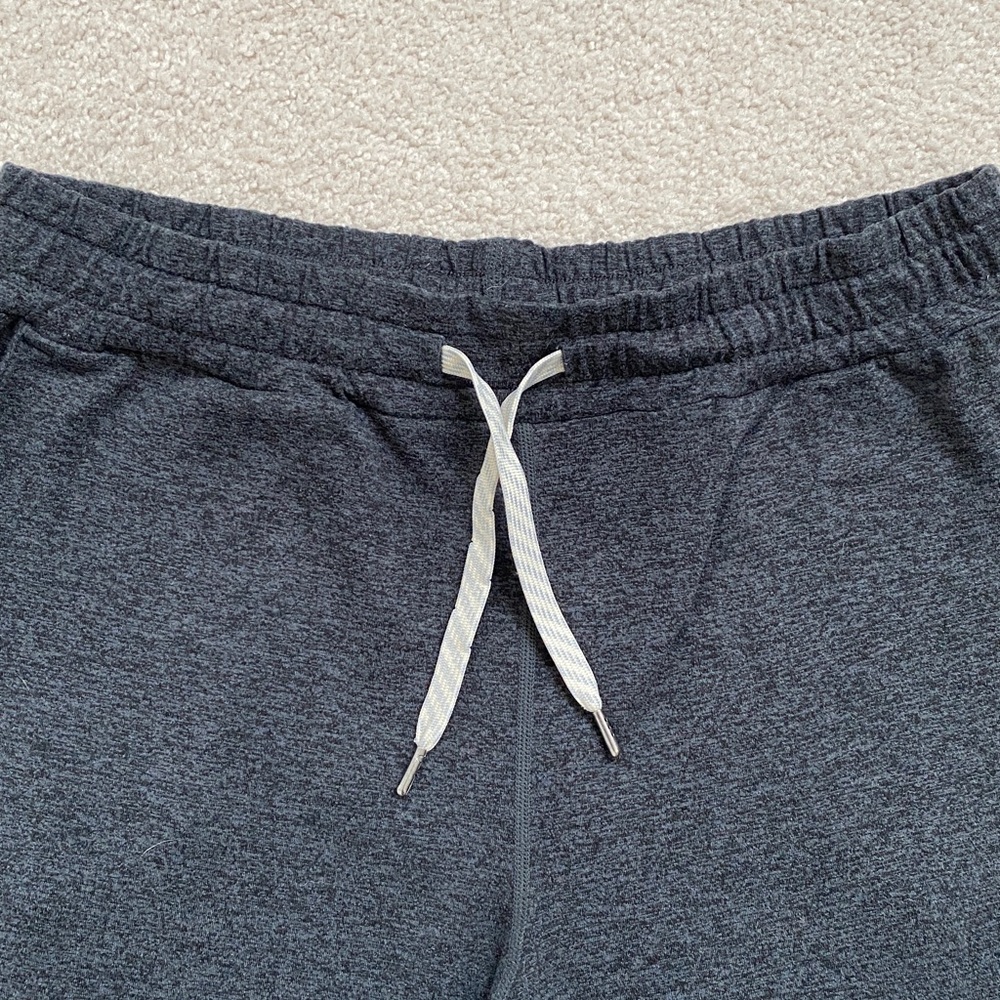 Vuori Women’s Dark Gray Jogger Sweatpants with Contrast Drawstring - Picture 7 of 13